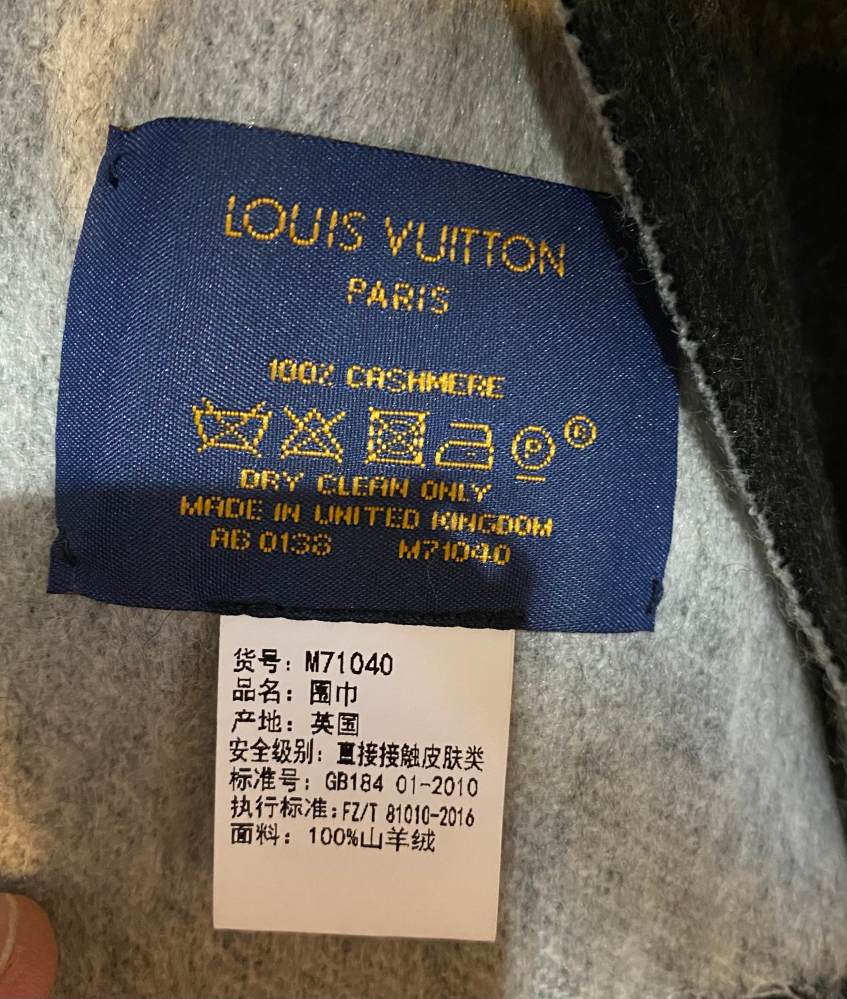 Louis Vuitton 黒 マフラー ※白タグ付
