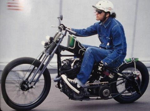 野村周平さんが乗ってる バイクって元は長瀬智也さんのバイクだったんですか？ 野村周平さんのバイクと同じものに乗っている写真があったので