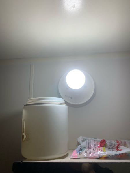 お風呂の電気を明るくしたいのですが、電球を保護するカバーが、 暗くて、明るい物に交換する方法ありますか？？