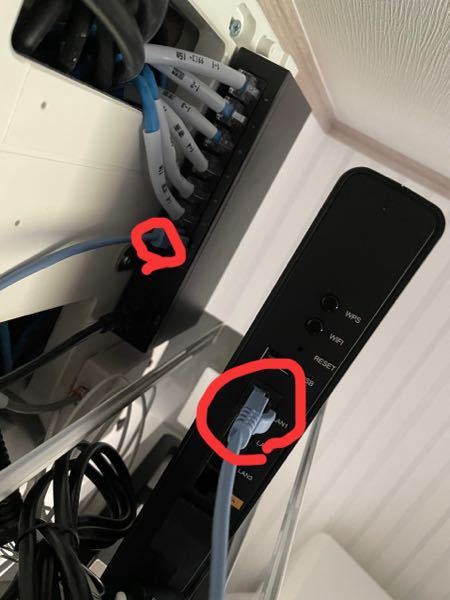 PS5の有線LAN接続について PS5をネットに繋ごうと部屋のマルチメディアコンセントにLANケーブルを挿して繋ごうとすると すぐに接続から切断を繰り返してつながりません。 LANケーブルは他のPC等で使えますし情報分電盤の写真の赤丸の部分を差し替えると着くようになるのですが 毎回やらないといけないため面倒です。 LANケーブルを交換してもこのままですし何が原因かわかる方いますか？