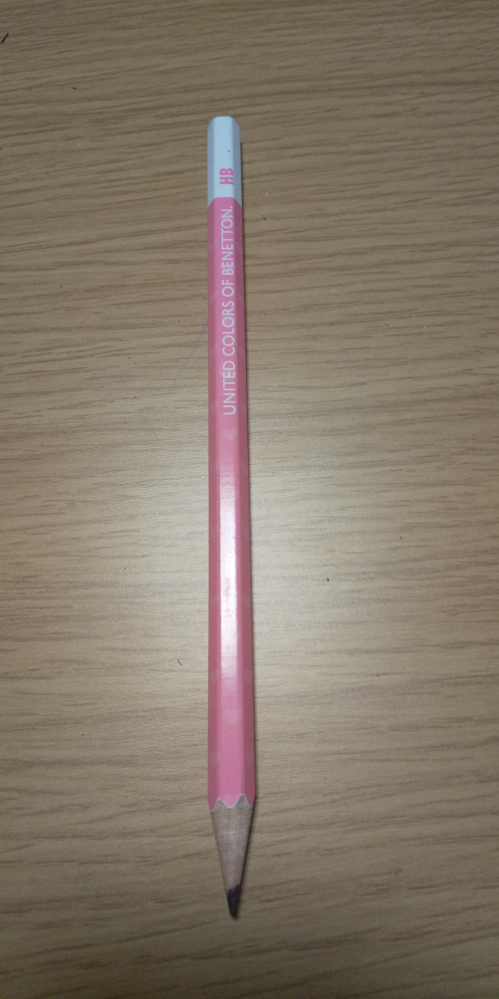 共通テストでこの鉛筆は使えますか？ 英語が書いてあります。