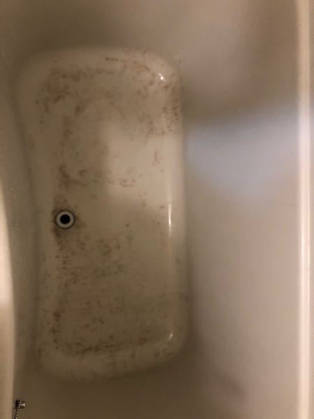 至急 お風呂の浴槽の汚れ 洗剤つけて洗っても落ちないこの汚れはどうしたら取れますか？