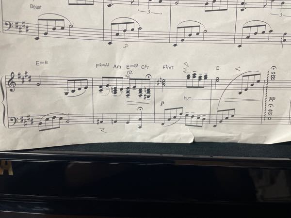 ピアノ 美女と野獣 指番号を教えてください Beauty and the Beastの終わりの部分、特に画像の第二小節の指使いが分かりません、、、 経験者の皆さんなら、どのような指使いで弾かれますか？