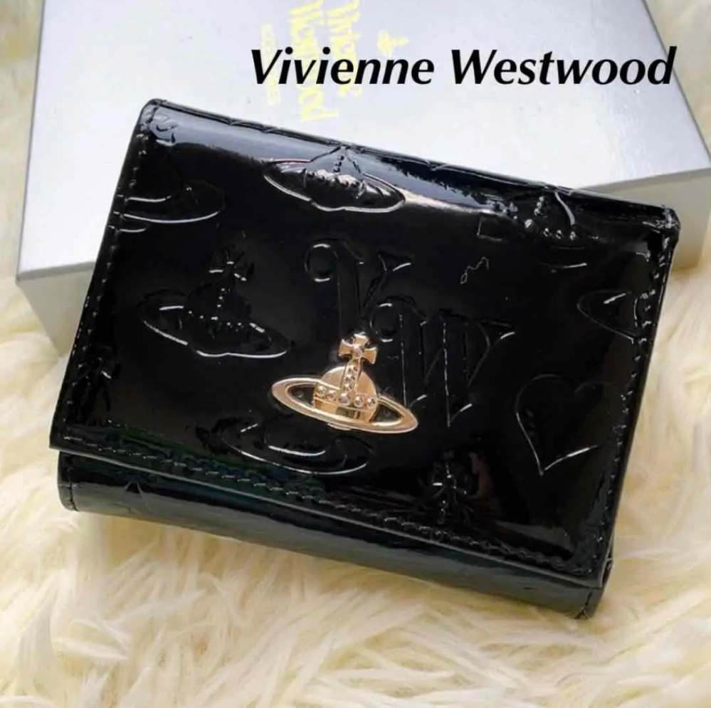 このお財布どこで買えますか？ 公式サイトみてもないです(泣) ヴィヴィアン Vivienne Westwood エナメル生地 (?)