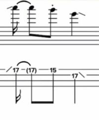 ベースのタブ譜なんですが、このような斜め線があるところはどんなふうに弾けばいいんですか？ 