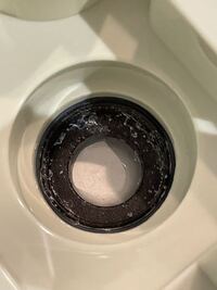 加湿器の蒸発皿の部分に白い粉のような物が出てきています 歯ブラシなど使っても落 Yahoo 知恵袋
