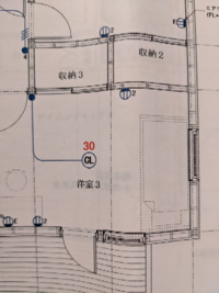 ツーバイフォー住宅のリフォームについての質問です。 写真の収納3部分の壁を撤去したいと考えています。可能でしょうか？その場合、費用はどのくらいかかるのでしょうか？
教えていただけるとありがたいです。