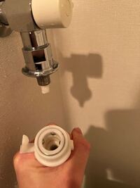 至急洗濯機の給水ホースの付け方教えて下さい めちゃくちゃ強く入れて Yahoo 知恵袋