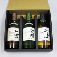 お酒が好きな方、回答していただきたいです。焼酎(麦、芋両方好き)とウイスキーが好きだとしてプレゼントされるならどちらをプレゼントされたいですか？？写真は、180mlのウイスキーのセットで、焼酎のプレゼントと して考えているのは、魔王と佐藤、720mlのセットです。皆さんならどちらをプレゼントして欲しいですか？？値段的にはウイスキーの方が高いです。