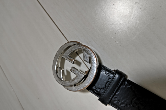 写真で見たらわかると思うんですがGUCCIのベルトのバックルが