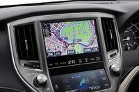 クラウン210系の純正ナビは社外品に取り替えは可能ですか
