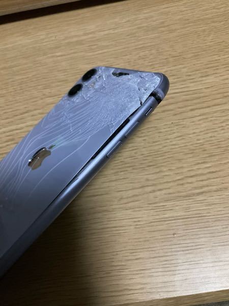 iPhoneが車に轢かれてしまい壊れてしまいました。壊れた部分... - Yahoo!知恵袋