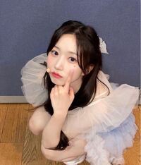 nmixxのへウォンちゃんみたいに少しオレンジ？ピンク？要素が入っているナチュラルなアイメイクをしたいのですが、どのアイシャドウがオススメでしょうか？ 
