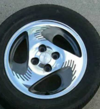 黒いホイールって黒いボディの車にしか合いませんよね 白のボディの車 Yahoo 知恵袋