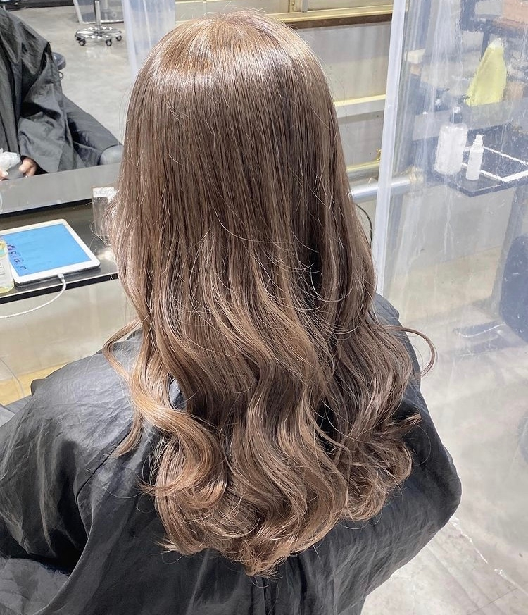 髪色について 8トーンほどの髪色からブリーチなしで 画像のようなミルクテ Yahoo 知恵袋