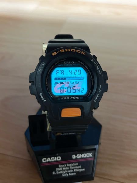 古いGショックDW-6600なのですが、液晶が全部点灯したまま反応しません