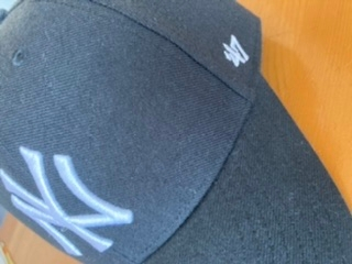 最近neweraのキャップを買ったんですけど 47mvpというのは偽物で Yahoo 知恵袋