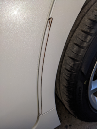 前期プリウスaで他の部分は良いのですが 左右共にこの部分だけ錆 Yahoo 知恵袋