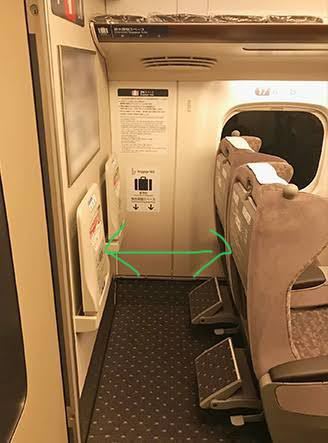 東海道新幹線の1番後ろの席の特大荷物を置く場所の幅をご存知の方いらっしゃいますでしょうか？ ベビーカーを置きたいのですが、 どのくらい幅があるのか調べましたが分からず 教えていただきたいです。