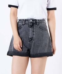 このショートパンツの下に黒いレギンスやタイツを履いたらダサいで Yahoo 知恵袋