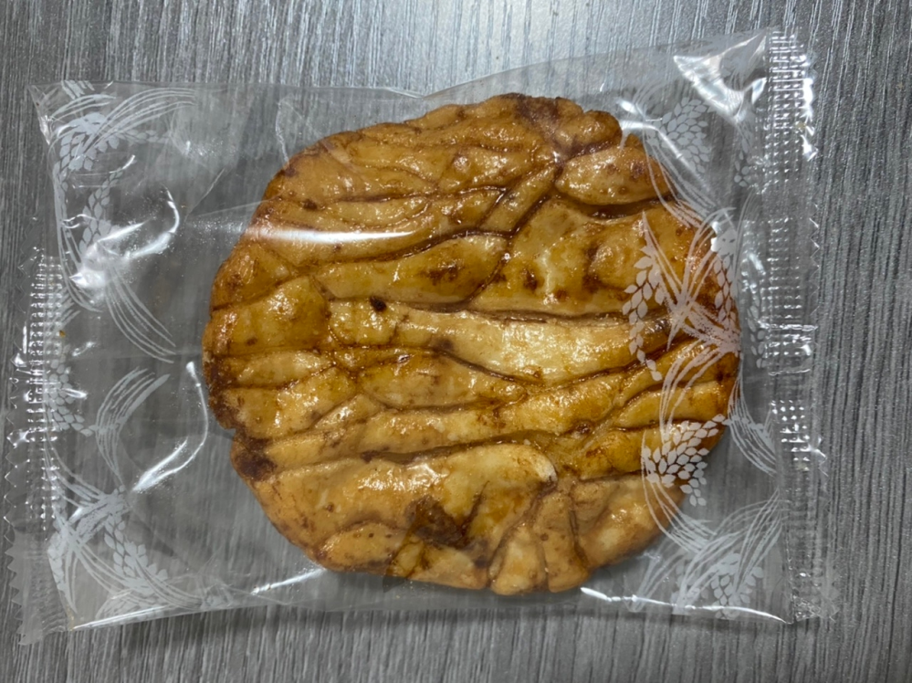 このお煎餅の商品名、製造会社名を教えてください。 個包装になっており、袋に稲穂のイラストがあります。