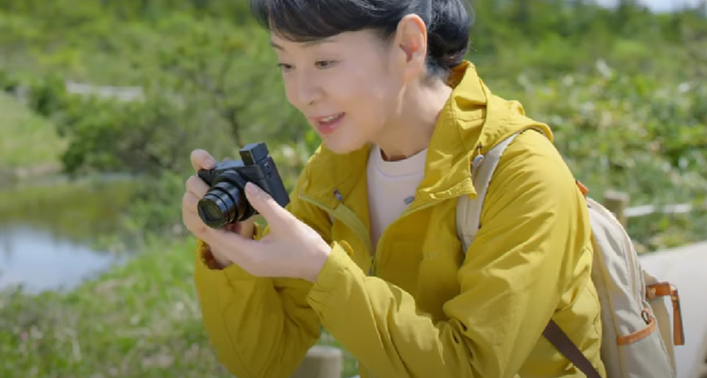 吉永小百合さんが使用しているこのカメラは何という機種でしょうか？