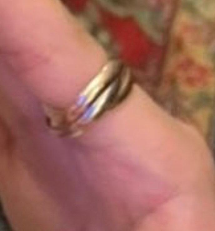 リング、指輪について質問です。こちらのリング、指輪はどちらのブランドでしょうか？