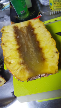 今日 台湾パインを買いました 中がすごく茶色ですが 食べられるレベルです Yahoo 知恵袋