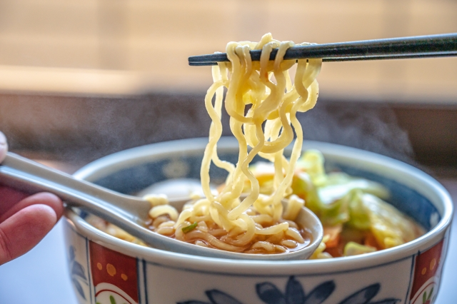 ちぢれ麺よりストレート麺のほうがスープが絡みやすい、というのは本当ですか？
