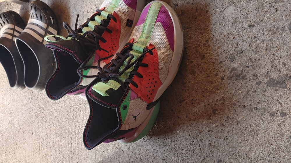 ケンコバみたいな服装って何系っていうのでしょうか ぴためのシャツとか Yahoo 知恵袋