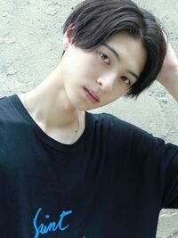 これぐらいのセンターパートにしたいのですが前髪の長さはどれくらい必要です Yahoo 知恵袋