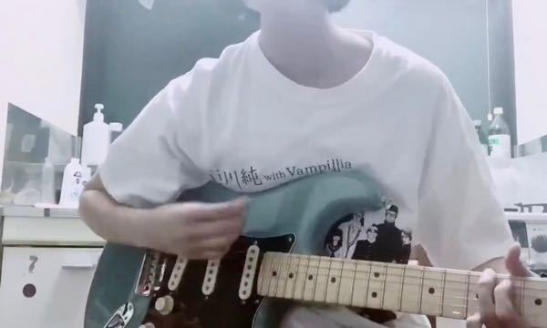 あのちゃんが使ってるこのギター教えてください。