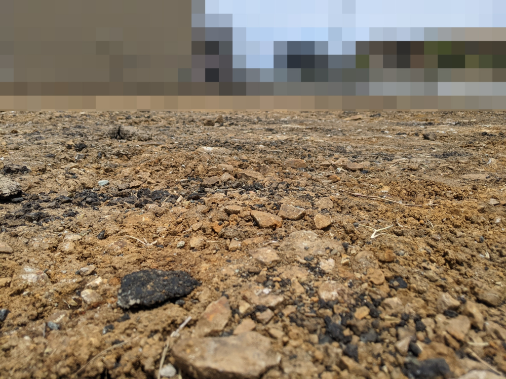 これから家を新築する土地に、現在写真のような砂利が敷かれています 