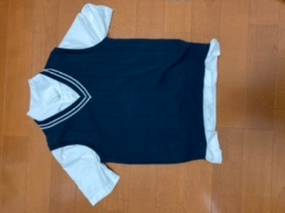 中2男子です この服に似合うズボンは何色でどんなズボンがいいんでしょうか Yahoo 知恵袋