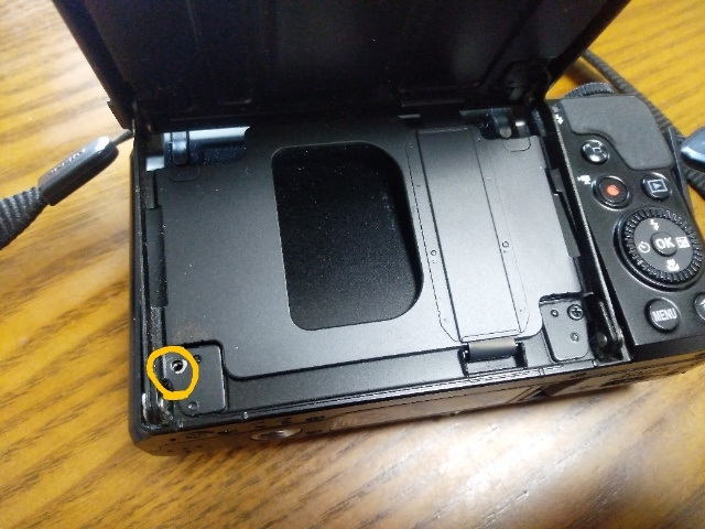 カメラのネジが取れて無くなっていました。メーカーに問い合わせたら