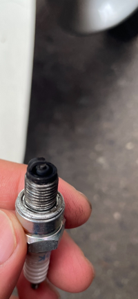 プラグがかなり黒くなっていますやはり濃いのでしょうか車体はha Yahoo 知恵袋