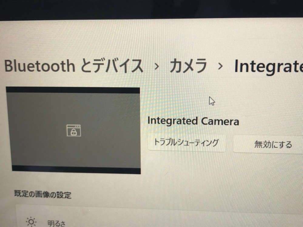 Windows11でカメラが使えなくて困ってます。カメラをつけると何故か