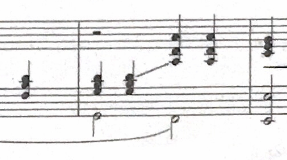 ひとつの朝という曲の楽譜について質問で この左手から右手にかけての線?のところってどうやって弾きますか