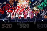 嵐が5×20で着ていたこの衣装、何が込められた意味や、このデザインの理由... - Yahoo!知恵袋