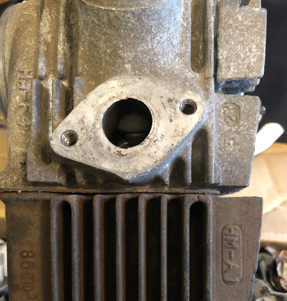 カブ90エンジン(HA02E-141)に付いていたヘッドとシリンダーが他