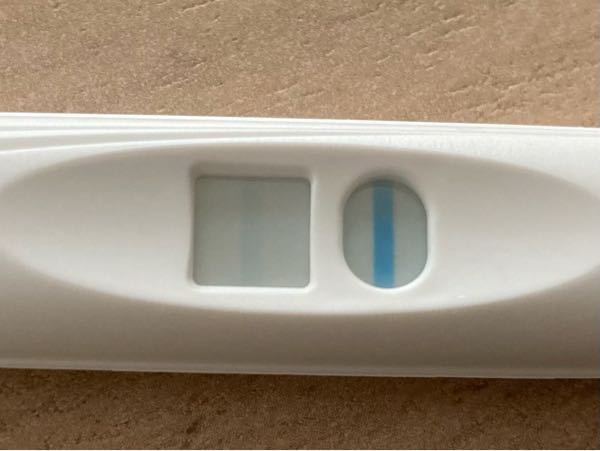 生理予定日に妊娠検査薬(クリアブルー)を使用しました 1分後に撮影したものですがこれは蒸発線でしょうか？ フライングなのは重々承知しております