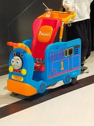 イオンに置いてあるこういうベビーカートに乗ってみたいのですが 周りの人か Yahoo 知恵袋