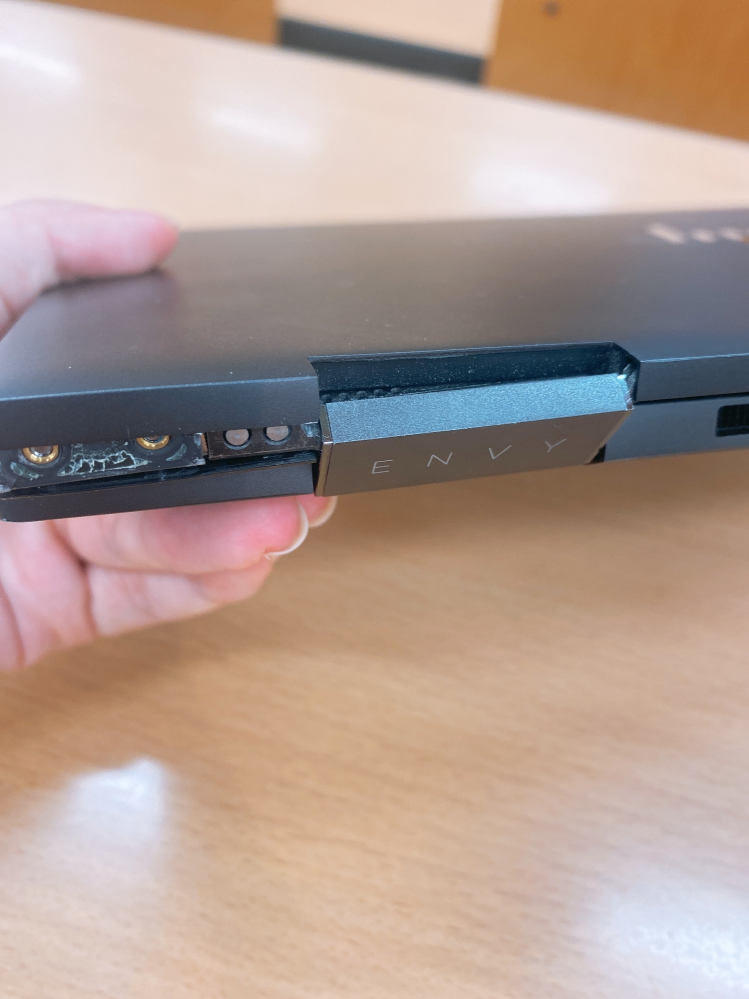 hpのパソコンなのですが、このようになってしまいました。これは