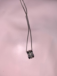 ジュエリーマキのロゴマークが付いているネックレスです。頂き物 ジュエリーマキのロゴマークが付いているネックレスです。頂き物
