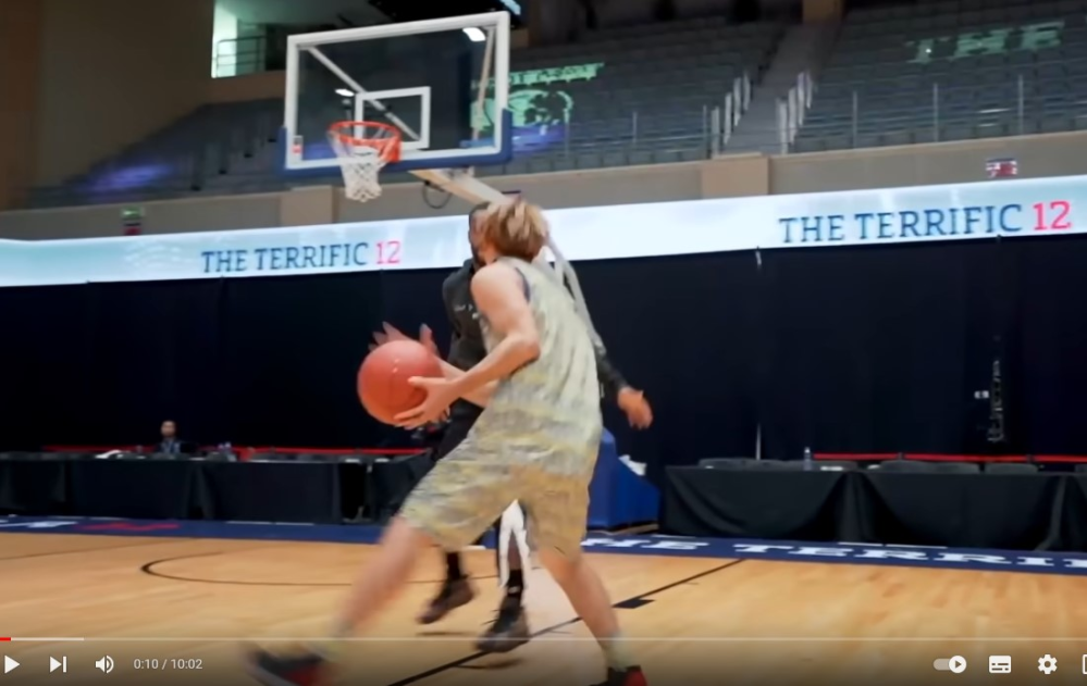 Youtubeでともやんというバスケがめちゃくちゃうまい人を見つけました Yahoo 知恵袋