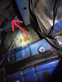 車のドア閉めた時に圧力を解放する部品の名前教えて欲しいです だいた Yahoo 知恵袋