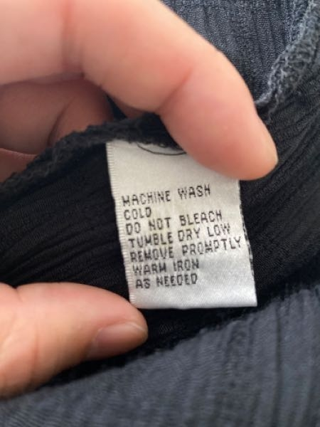 先日古着屋さんで買った服の洗濯表示がわかりません。どのような説明か 
