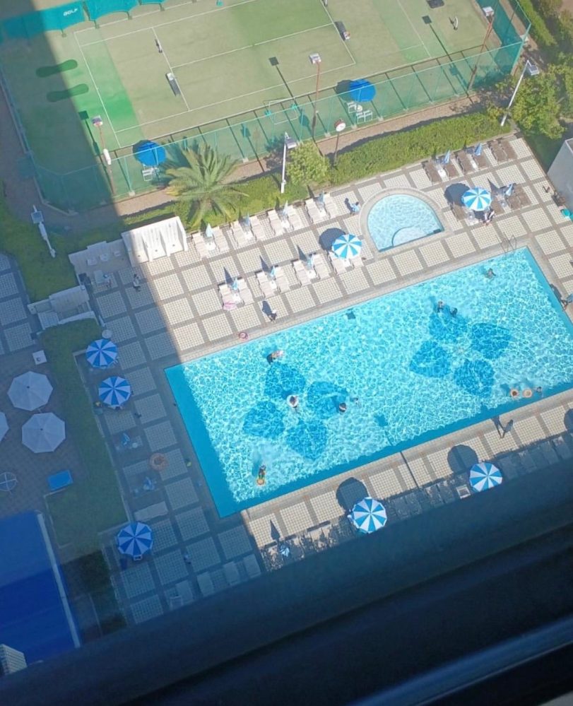 このプールはどこのホテルですか？
