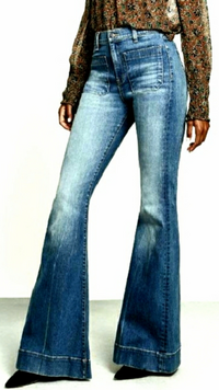 友人が女子大生の頃穿いていたベルボトムジーンズをくれたので 細いのを無理 Yahoo 知恵袋