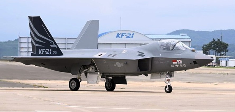 【KF-21：第４.5世代ジェット戦闘機】エンジンはＧＥ社製。 https://ja.wikipedia.org/wiki/KF-21_(%E8%88%AA%E7%A9%BA%E6%A9%9F) F-